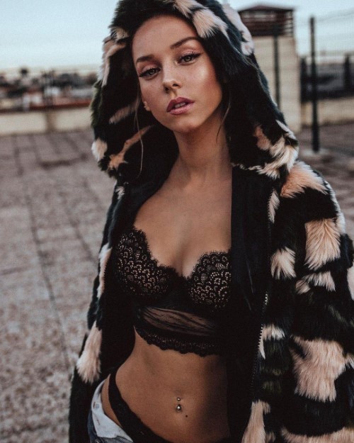 Ester Exposito  nude photo