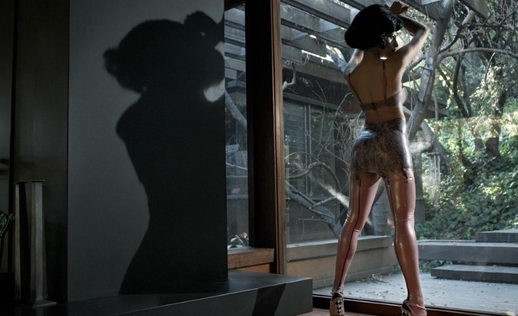 Eva Mendes sexy actress with hot legs  nude photo