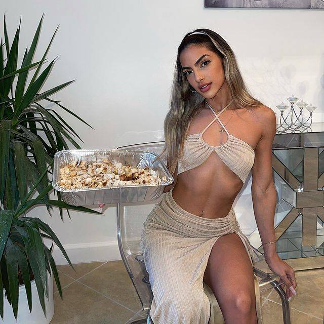 Eva Quiala  nude photo