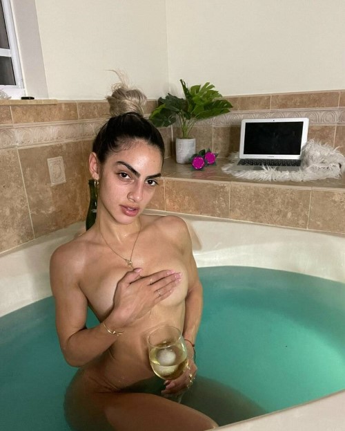 Eva Quiala Nude Topless In Bathtub  nude photo