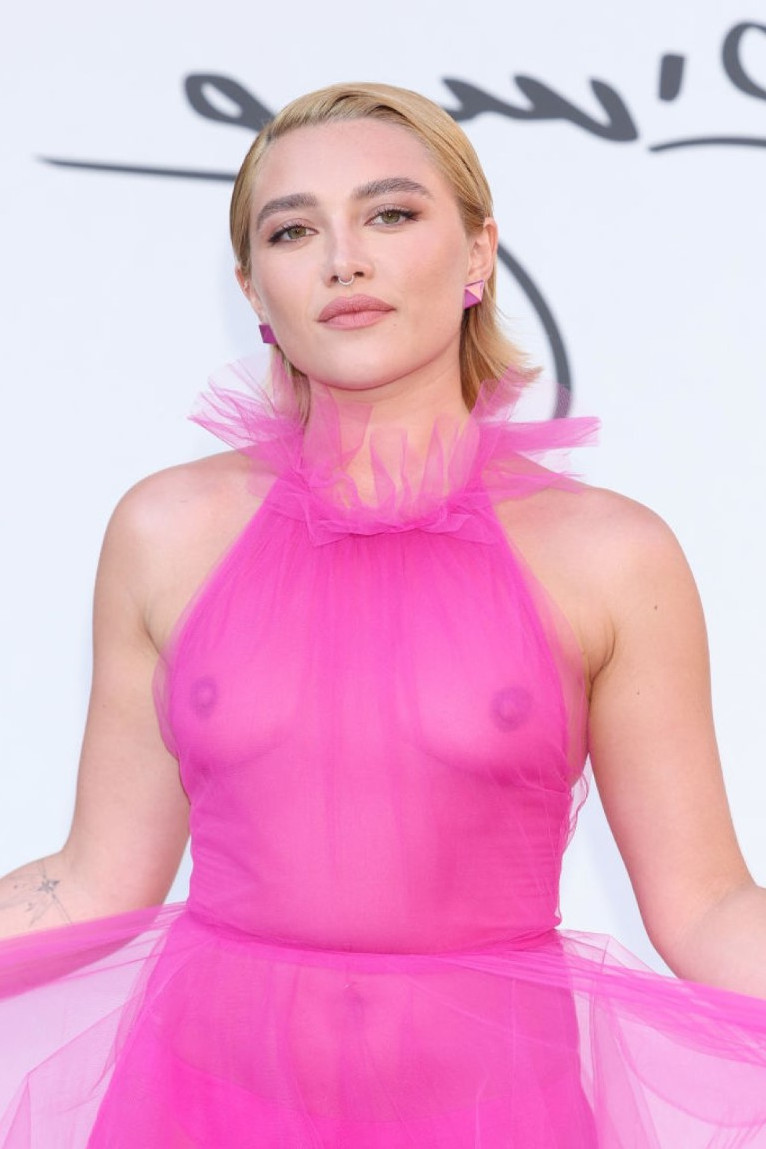 Florence Pugh Braless  nude photo