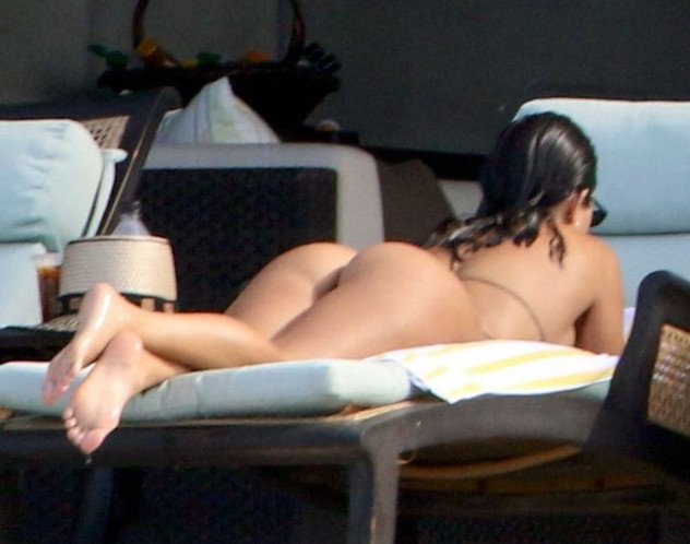 Georgina Rodriguez Awesome Booty Sunbathing  nude photo