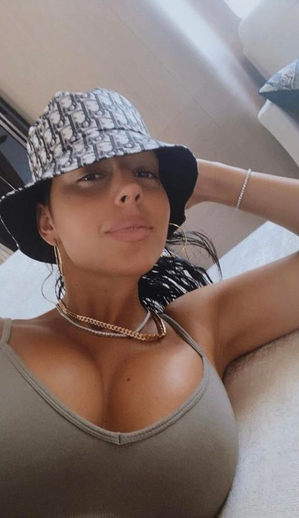 Georgina Rodriguez Big Tits Tight Shirt  nude photo