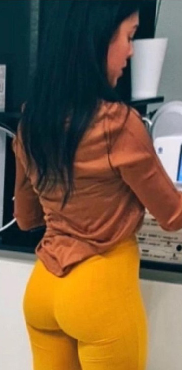Georgina Rodriguez Hot Ass In Tight Pants  nude photo
