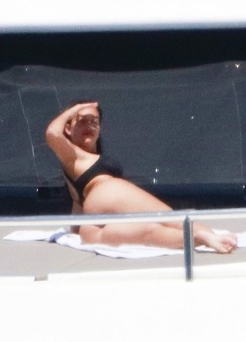 Georgina Rodriguez Sexy Booty At Yacht  nude photo
