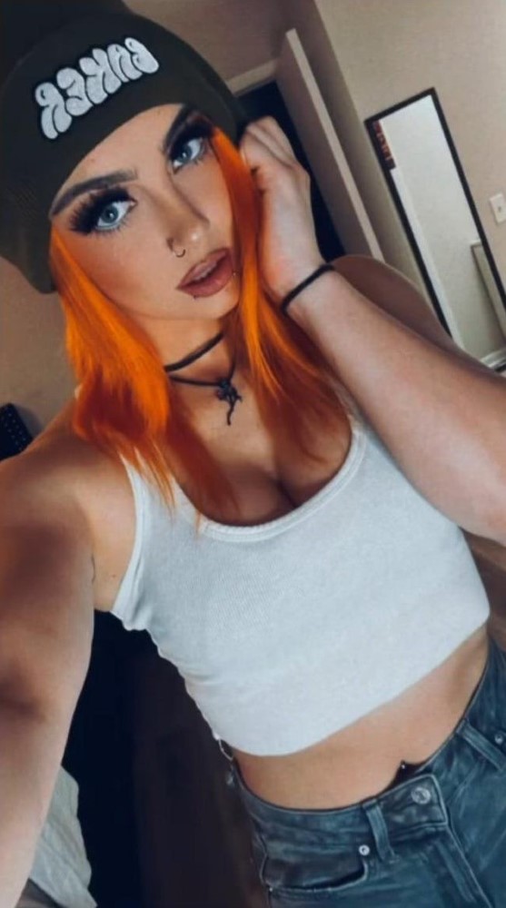 Gigi Dolin  nude photo