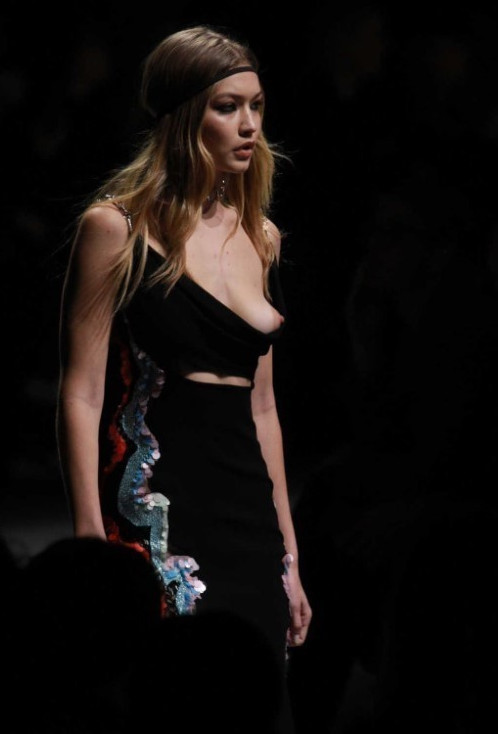 Gigi Hadid Boobs Slip  nude photo