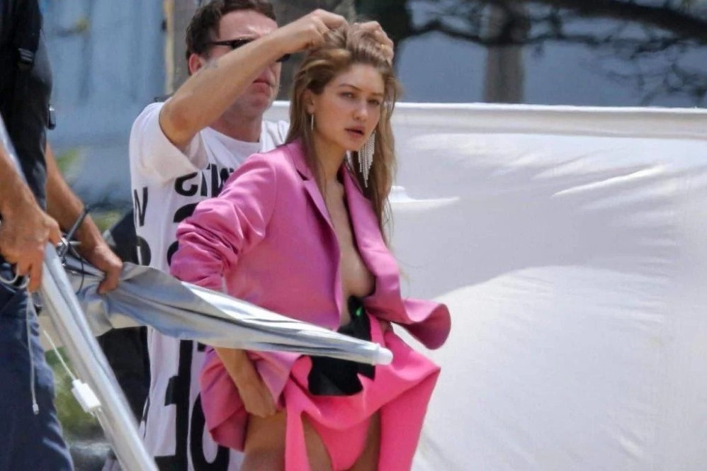 Gigi Hadid Nipple Slip  nude photo