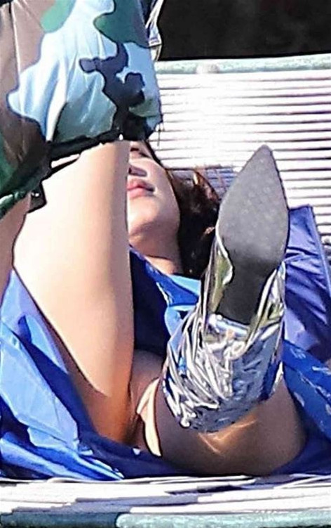 Gigi Hadid Pussy Upskirt  nude photo