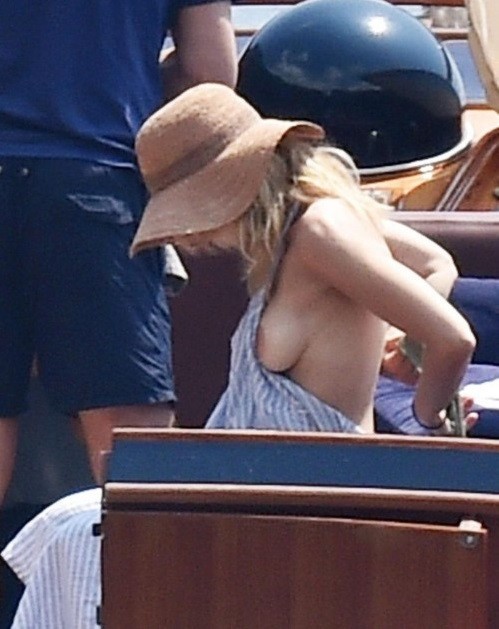 Gillian Anderson Tits Slip Hot Nipples  nude photo