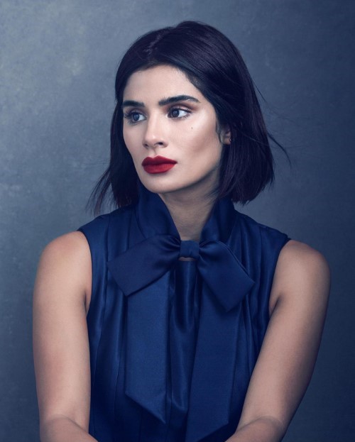 Glam Diane Guerrero  nude photo