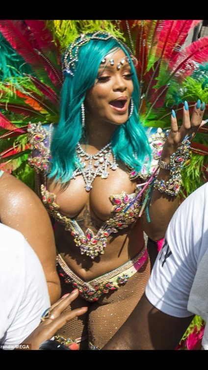 Glowing Riri  nude photo