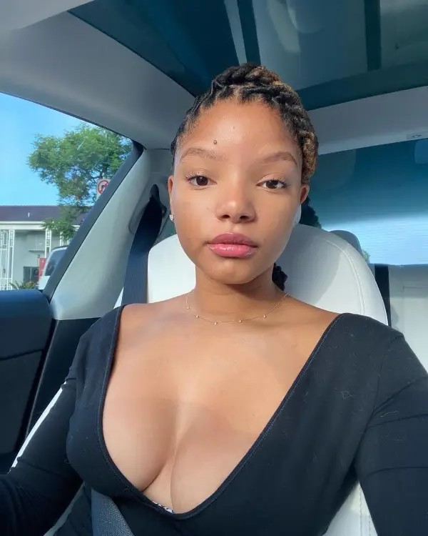 Halle Bailey Big Tits Sexy Cleavage  nude photo