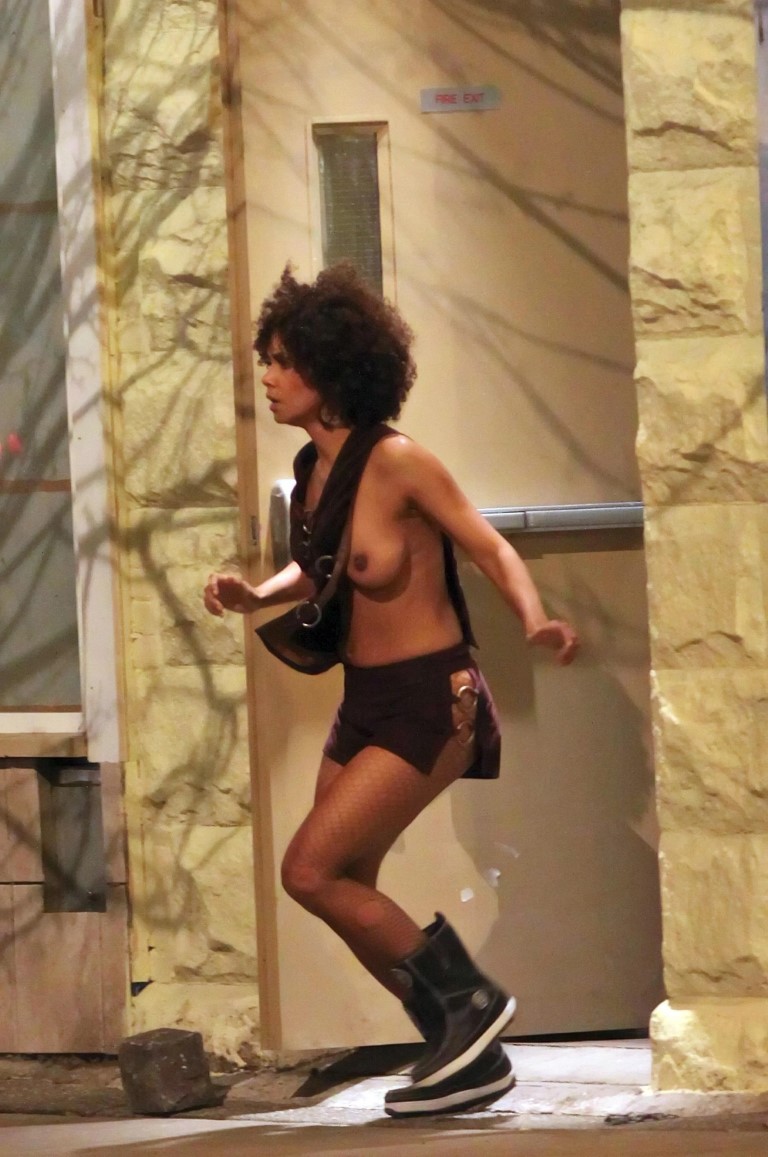 Halle Berry Tits Nip Slip  nude photo