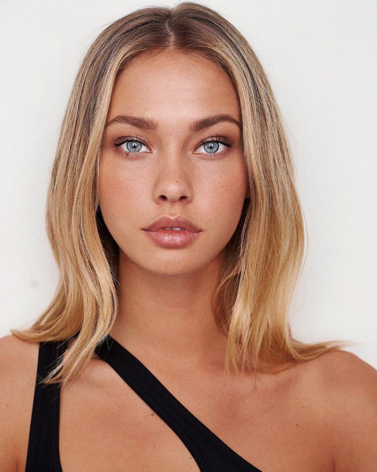 Hanna Edwinson  nude photo