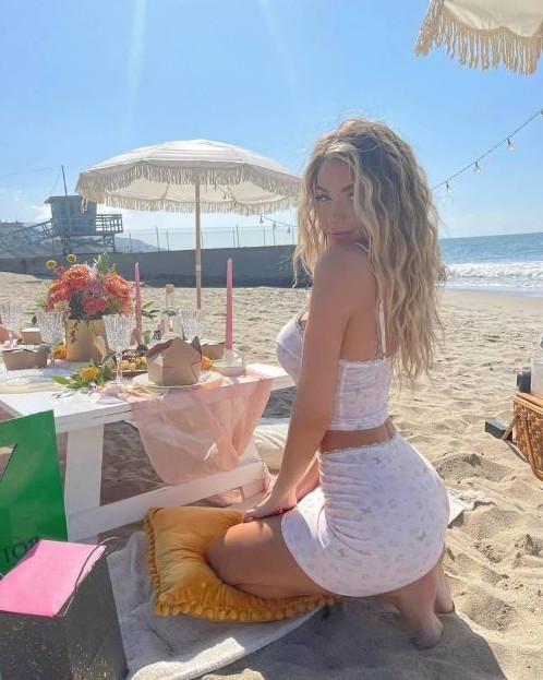 Hannah Palmer  nude photo