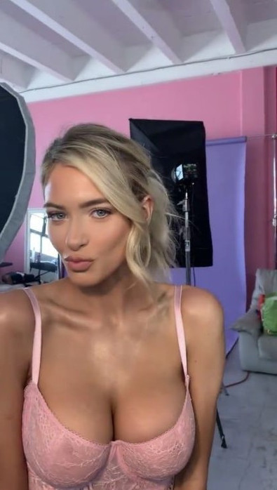 Hannah Palmer  nude photo