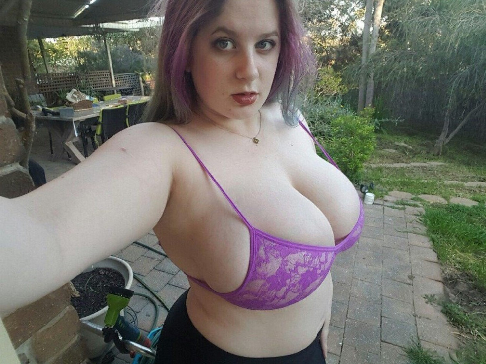 Hannah Palmer  nude photo