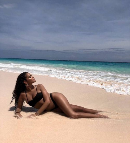 Hot Actress Madison Pettis In Sexy Bikini On Beach  nude photo