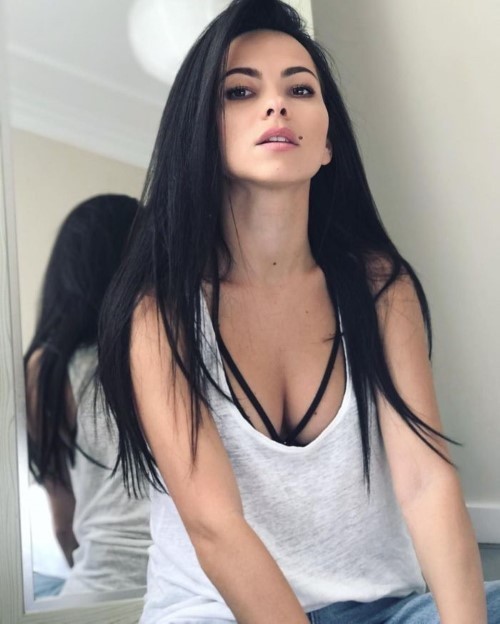 INNA Casual Cleavage  nude photo
