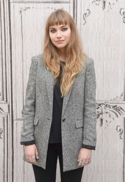Imogen Poots Grey Coat(1)  nude photo