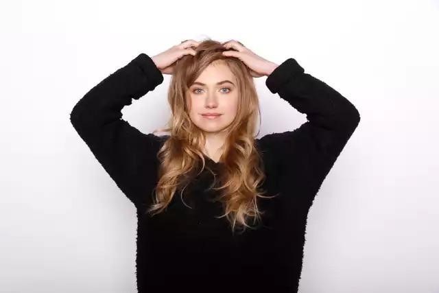 Imogen Poots Hands On Head  nude photo