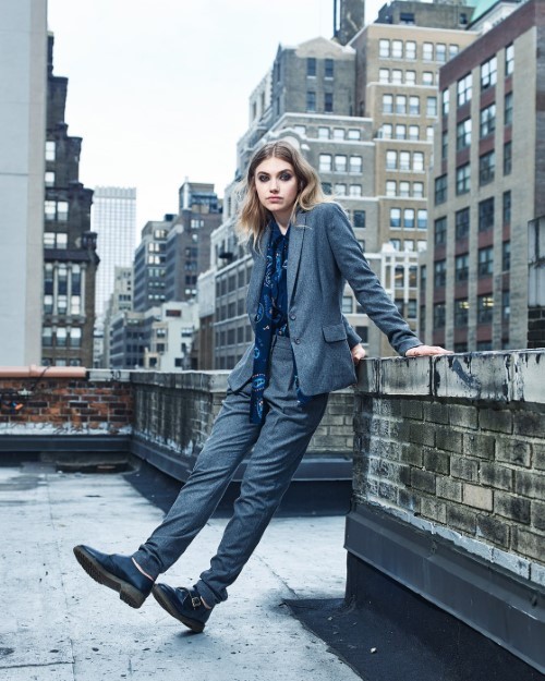 Imogen Poots Wearing A Suit On The Roof  nude photo