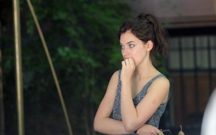 Imogen Poots Worried  nude photo