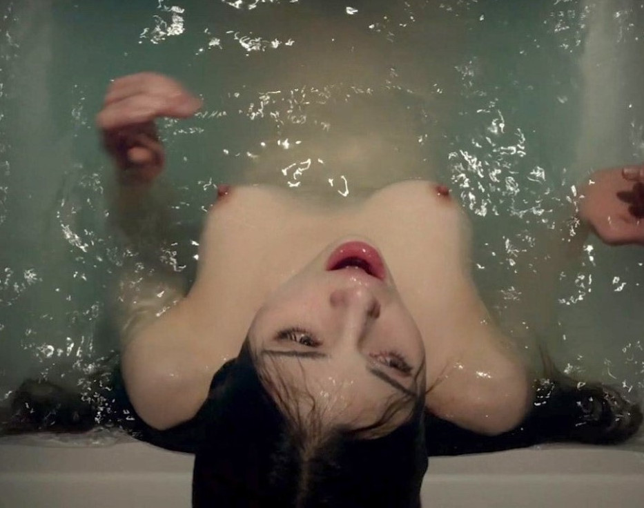 India Eisley Hot Actress Sexy Tits Naked Scene  nude photo