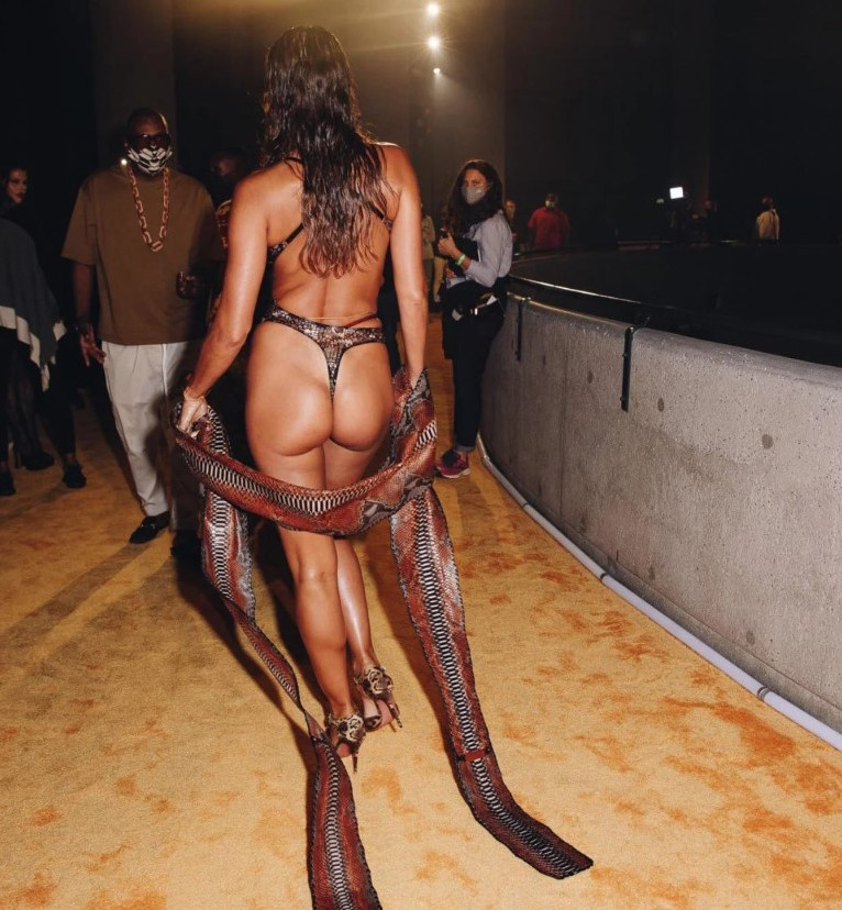 Irina Shayk nice sexy booty in thong  nude photo