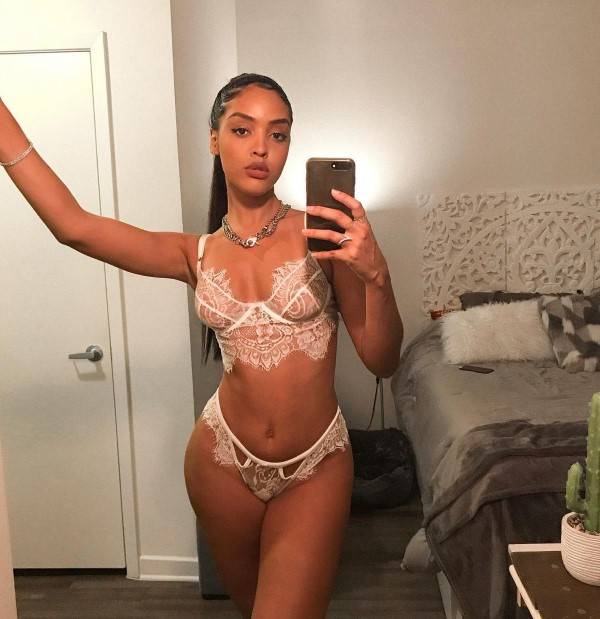 Izabela Guedes  nude photo