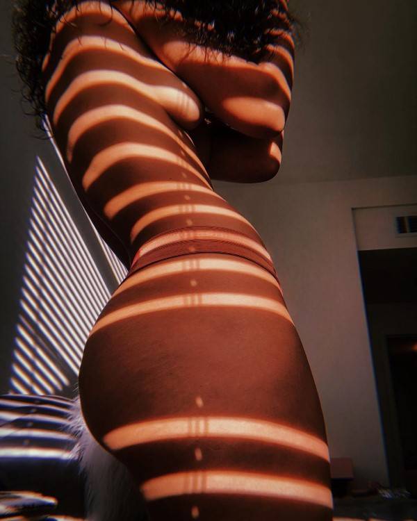 Izabela Guedes  nude photo