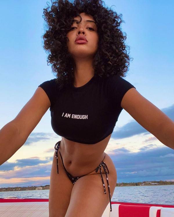 Izabela Guedes  nude photo