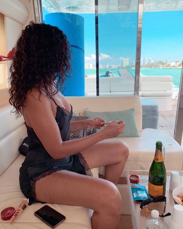 Izabela Guedes  nude photo