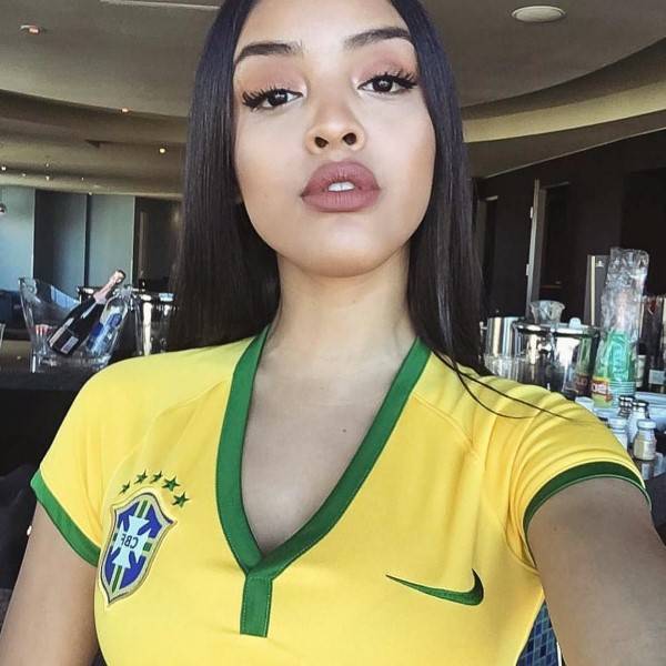 Izabela Guedes  nude photo