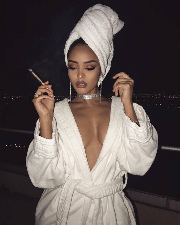 Izabela Guedes  nude photo