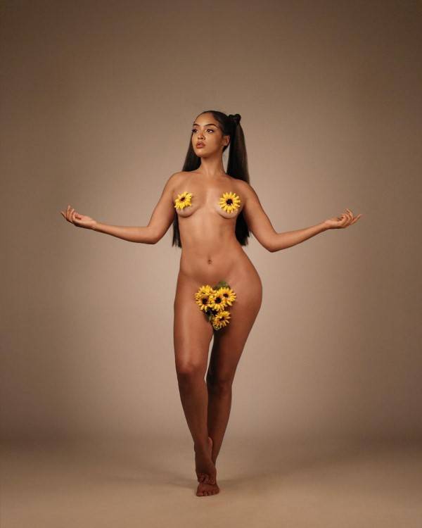 Izabela Guedes  nude photo