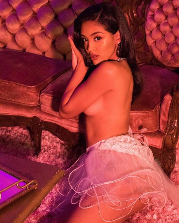 Izabela Guedes  nude photo