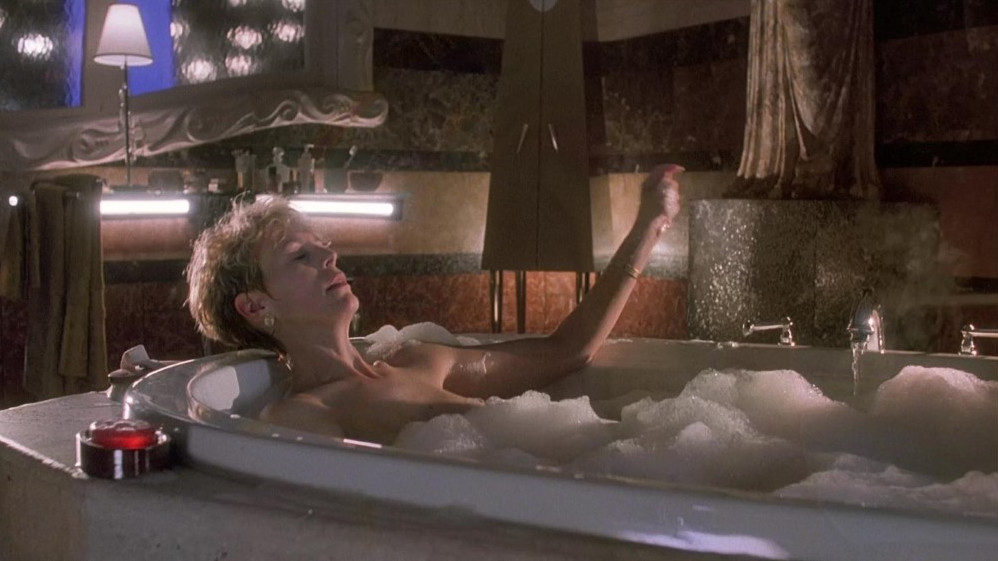 Jamie Lee Curtis Naked In Bathtub  nude photo