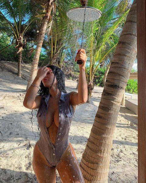 Janet Guzman  nude photo