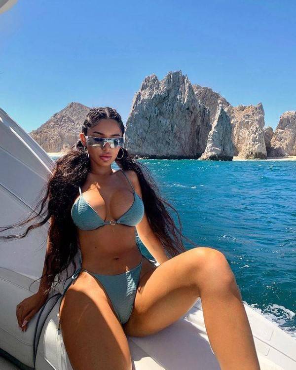 Janet Guzman  nude photo