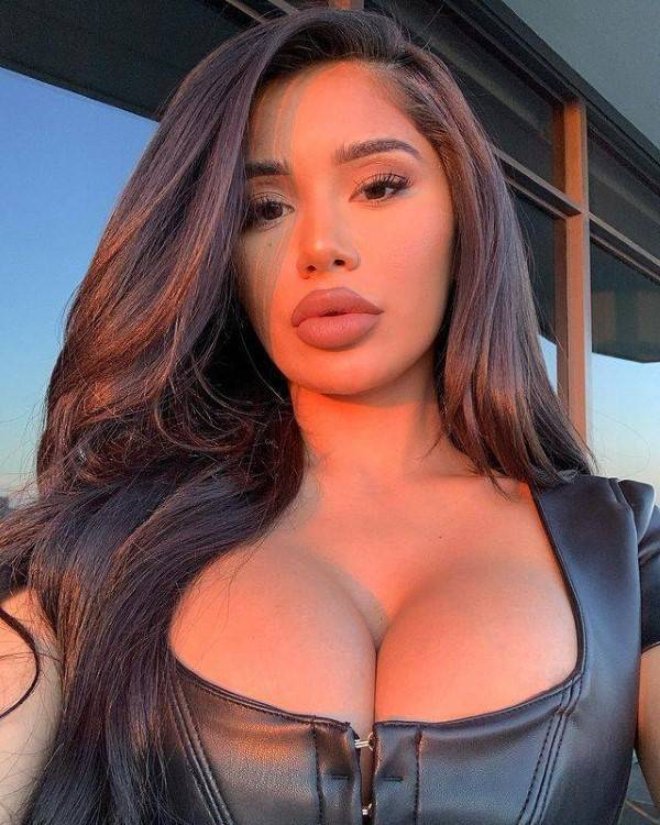 Janet Guzman nude photo