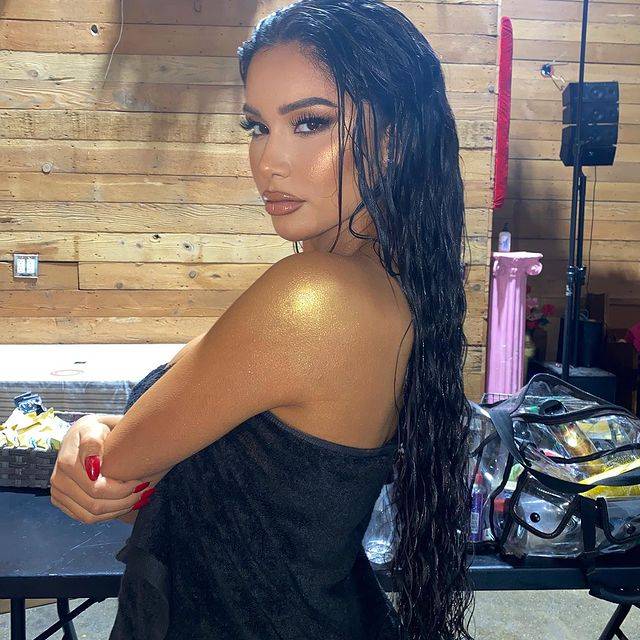 Janet Guzman  nude photo