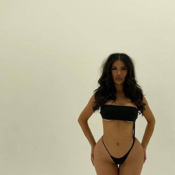 Janet Guzman  nude photo