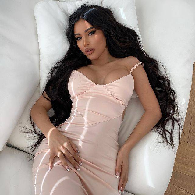 Janet Guzman  nude photo