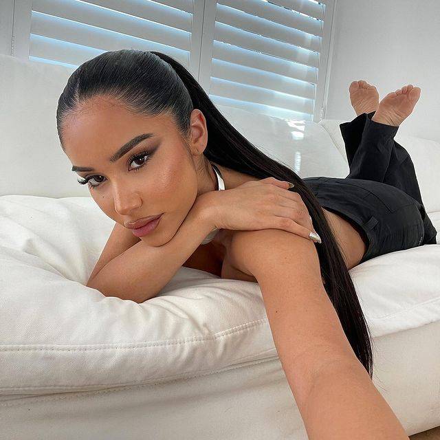 Janet Guzman  nude photo