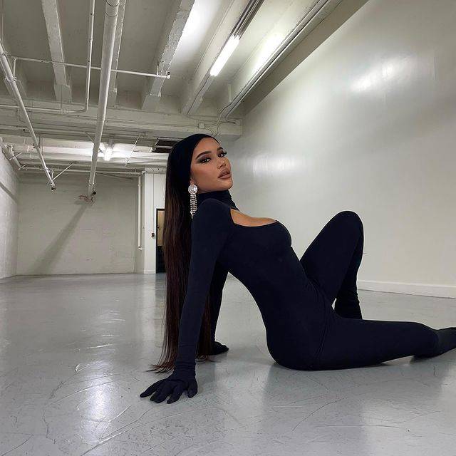 Janet Guzman  nude photo