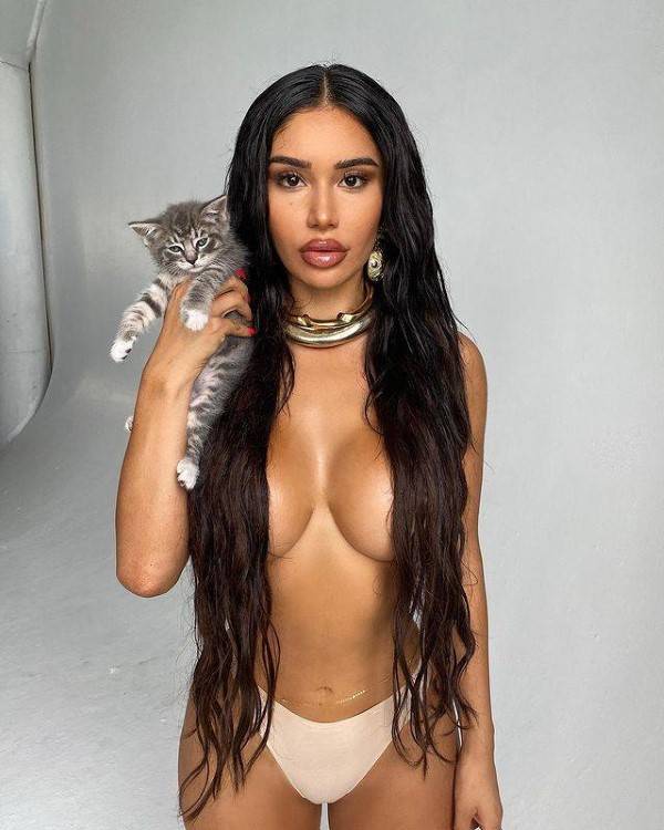 Janet Guzman Topless  nude photo