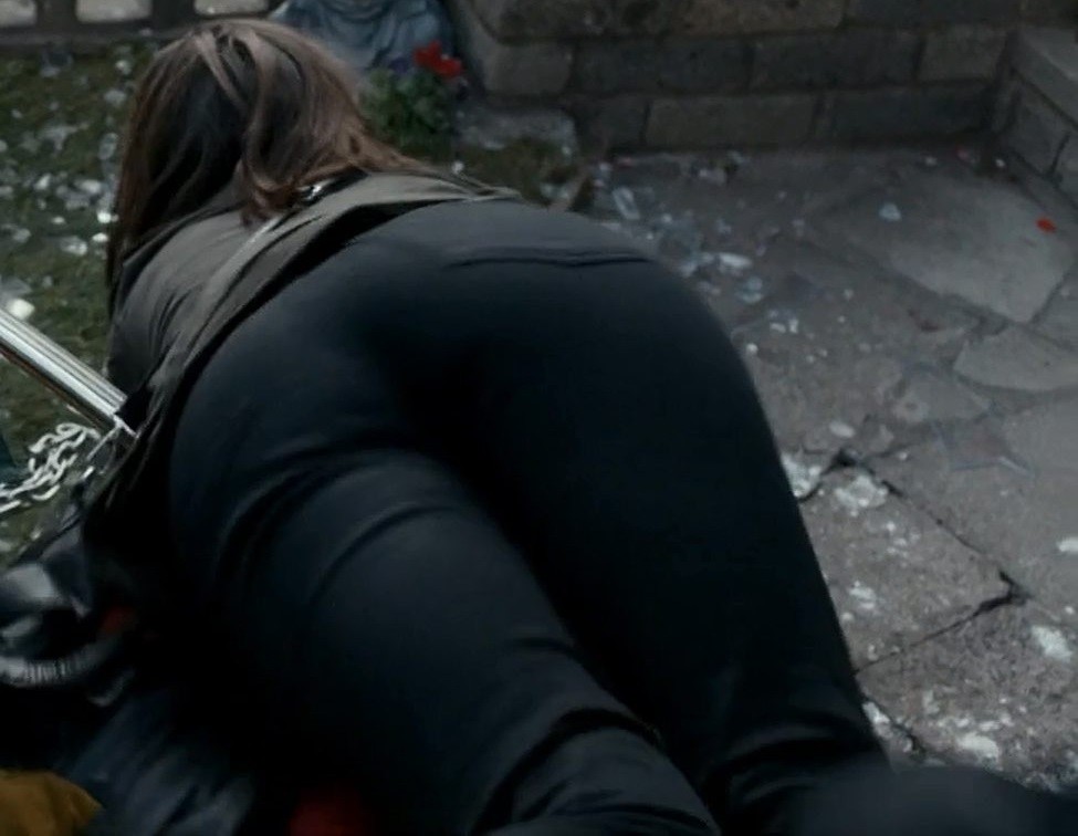 Jenna Coleman Big Booty In Tight Jeans  nude photo