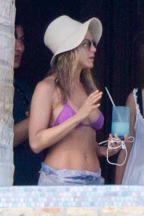 Jennifer Aniston Bikini Body  nude photo